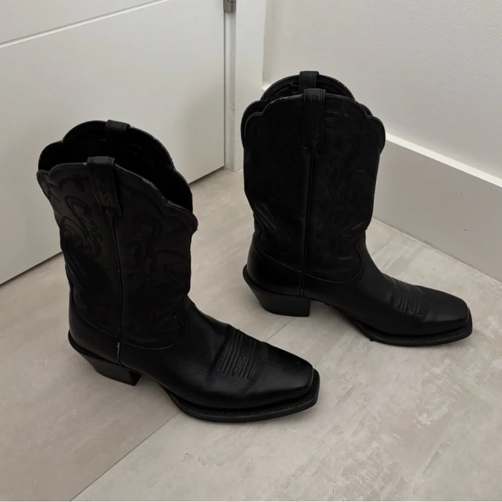 Ladies Ariat Round Up Black Western Leather Boots - Picture 3 of 5